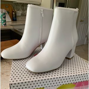 H&D white Clean ankle stacked boot
